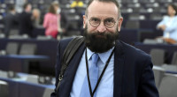El eurodiputado húngaro pillado en una orgía dejará de cobrar unos 8.900 euros brutos al mes