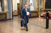 ​Carbonell, el senador cirujano de plazas de toros, jubilado, que cobra 7.223 euros brutos y 2.193 euros libres de impuestos al mes