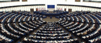Cada europarlamentario cobra este año 8.213 euros brutos al mes y tiene otros 4.320 para gastos