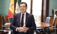 Juan Manuel Moreno ya ha cobrado unos 128.000 euros brutos como presidente de la Junta de Andalucía