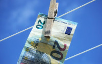 España sigue sin disponer de un registro público de receptores reales para combatir el lavado de dinero, según Transparencia Internacional