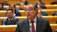 ​Gerardo Camps: hablar por teléfono mientras interviene un ministro por 4.800 euros brutos y 2.000 libres de impuestos al mes