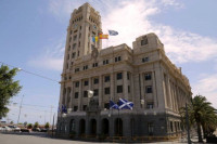 Los altos cargos de los cabildos de Canarias pretenden saltarse las normas que fijan sus sueldos públicos: alguno cobra más de 94.000 euros brutos anuales