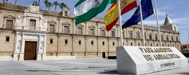 Fachada Parlamento de Andalucía Sueldos Públicos