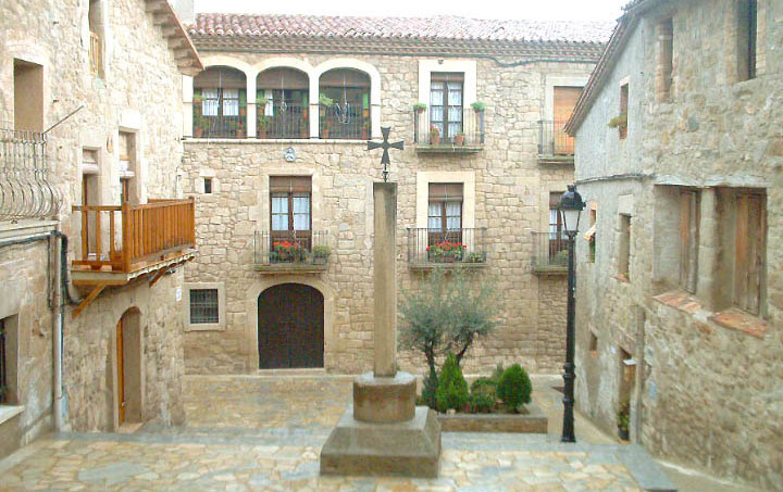 Casserres Plaça Creu